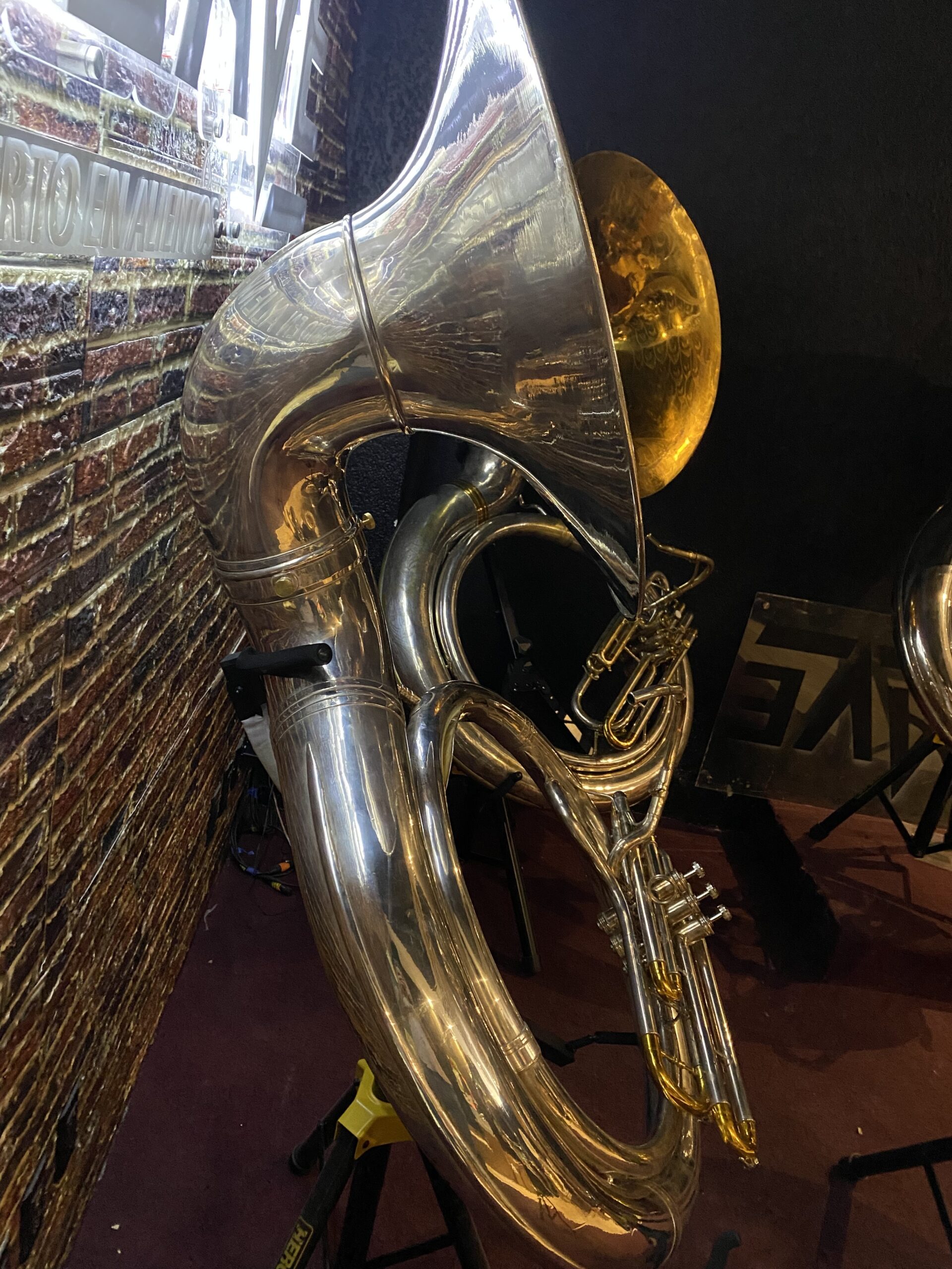 Tuba Conn 14K Restaurada Baño de plata con bombas en dorado - Imagen 2